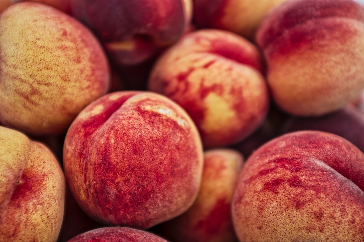 Імпорт персиків в Україну втричі перевищує власне виробництво