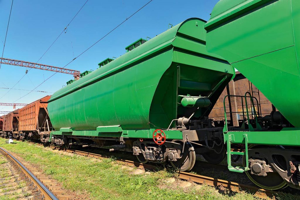 Доходи Укрзалізниці та виробників вагонів планують підвищити коштом аграріїв