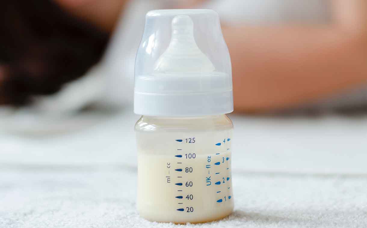 Білл Гейтс інвестує у стартап, що створює грудне людське молоко в лабораторії