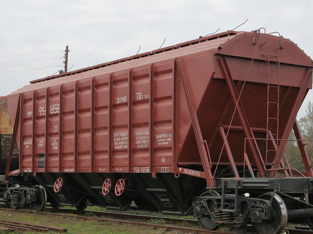 В Україні зберігається напружена ситуація із перевезеннями зернових залізницею