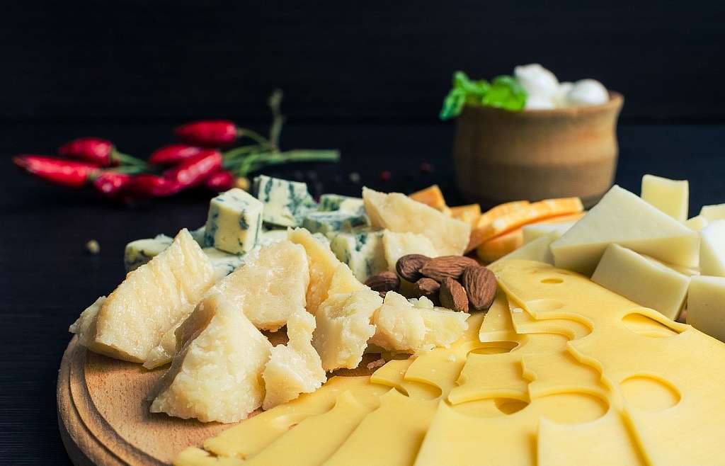 Моцарелла, мюнстер та крабл: кухарі створили сир для веганів