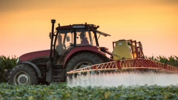 В Україні ґрунти обробляють забороненими в ЄС пестицидами