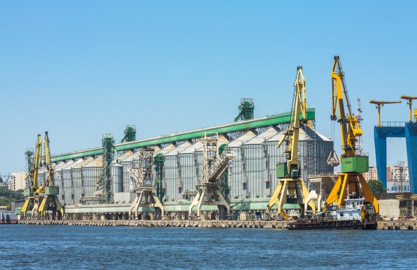 Україна розпочала експорт кукурудзи через румунський порт