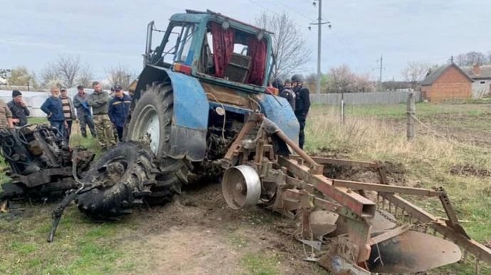 На Київщині у деокупованому селі трактор наїхав на російську міну