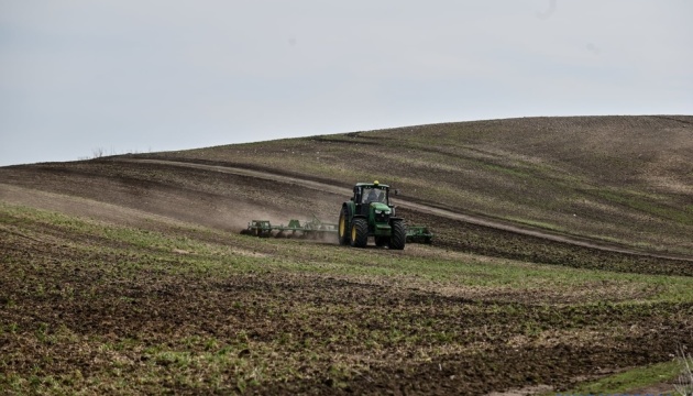 На Вінниччині завершили сівбу ранніх зернових та зернобобових