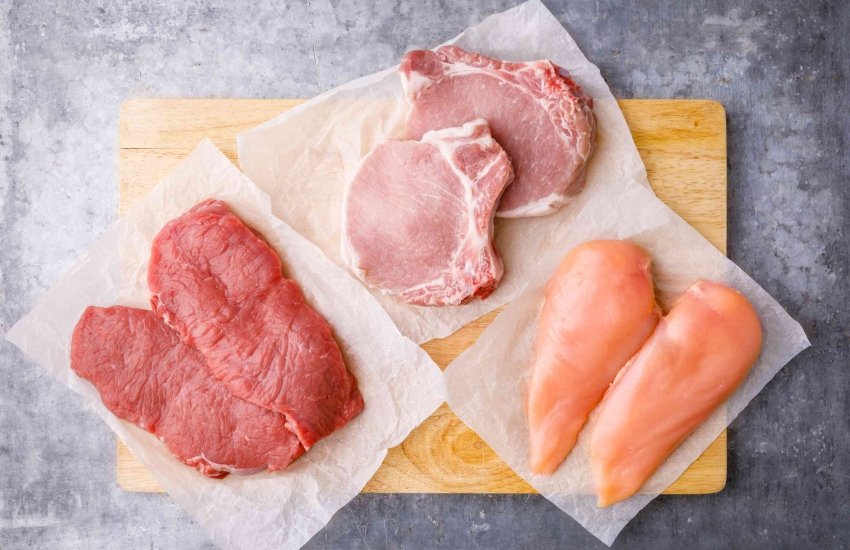 Курятина дешевшає, а свинина дорожчає: скільки коштує м’ясо перед Великоднем