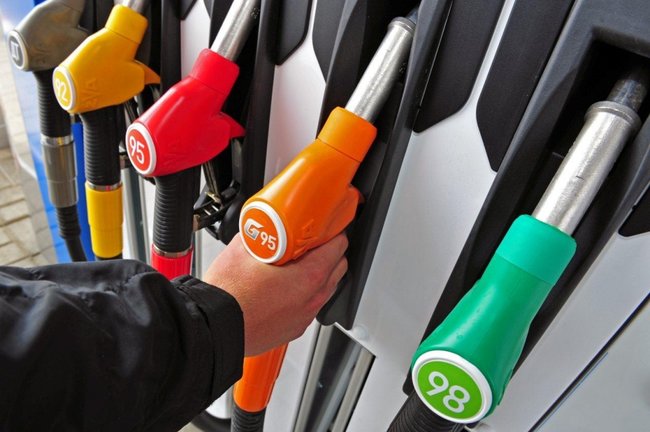 Великі мережі АЗС підвищили ціни на бензин та дизпаливо