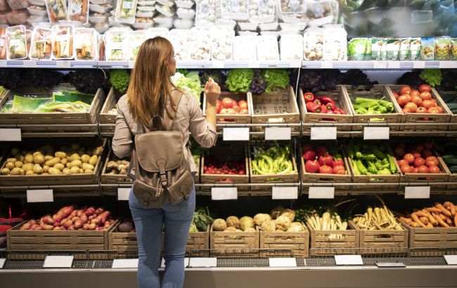 Дефіцит овочів і фруктів: чи загрожують українцям порожні ринки та магазини?