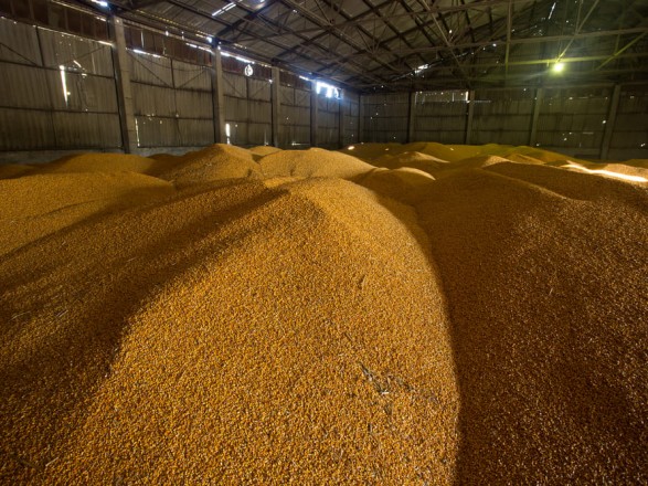 Росія використовує «тихе» завантаження краденого зерна на рейді