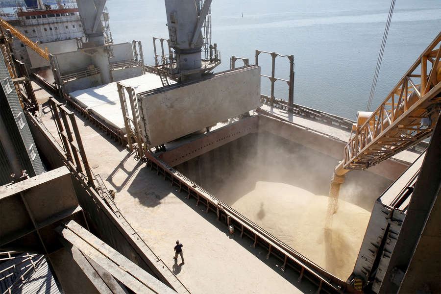 Українське зерно експортуватимуть Чорним морем через три порти