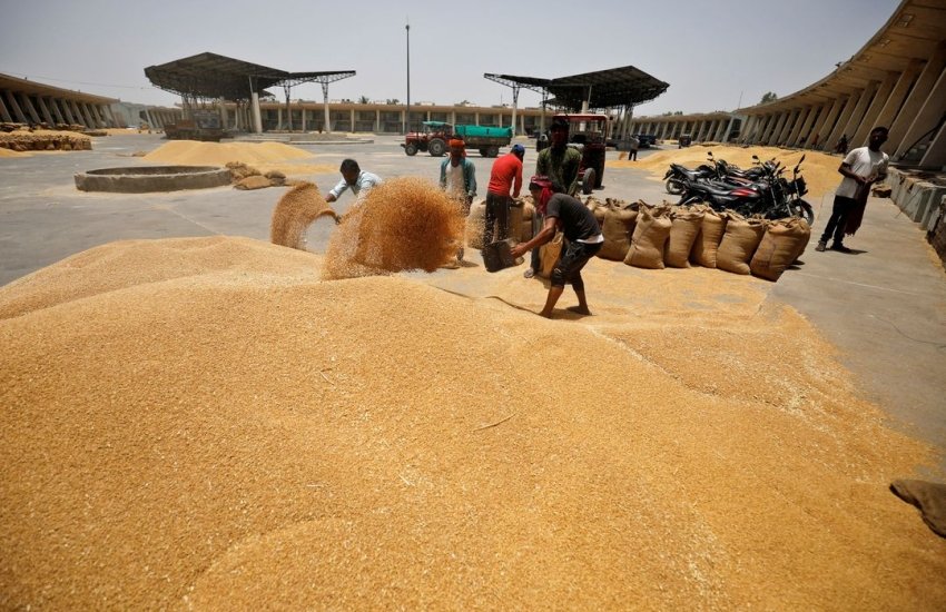 Індія обмежує експорт пшеничного борошна, щоб знизити ціни на продукти в країні
