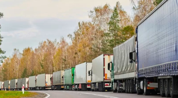 Аграрії втрачають мільярди євро через проблеми з пропуском вантажівок на кордоні