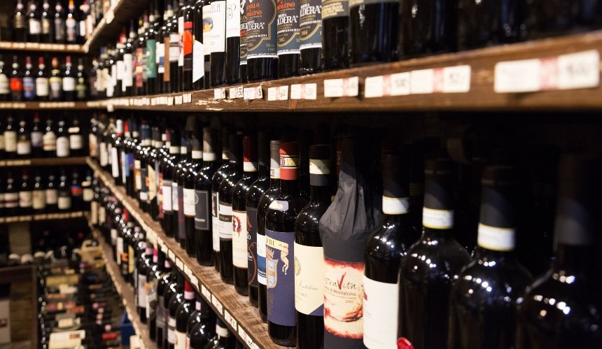 В Україні дорожчає алкоголь: скільки коштує вино, пиво та горілка