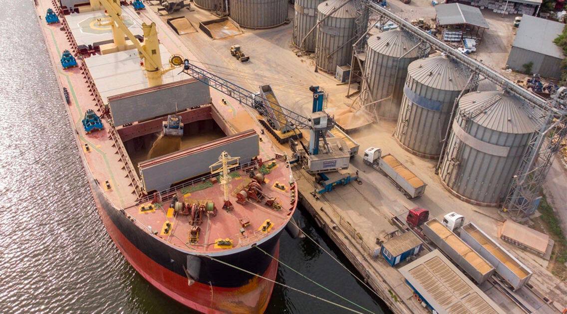 За місяць роботи “зернового коридору” вже понад 60 кораблів вирушили із українських портів