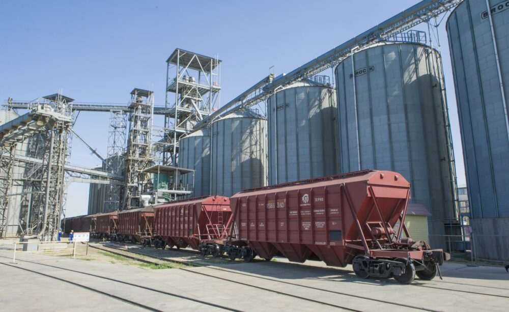 Укрзалізниця відновлює продаж вагоновідправок у зерновозах на експорт