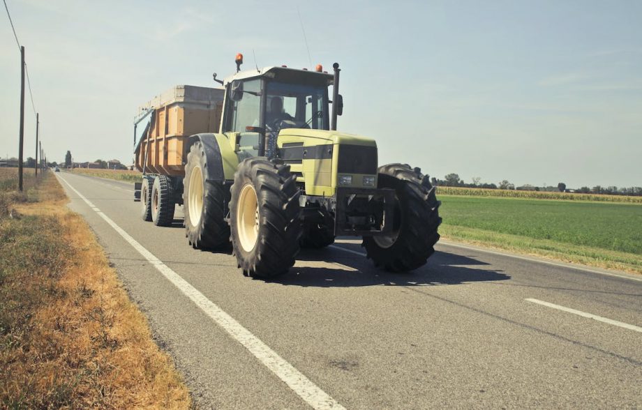 Поліція незаконно штрафує фермерів за сільгосптехніку на дорогах