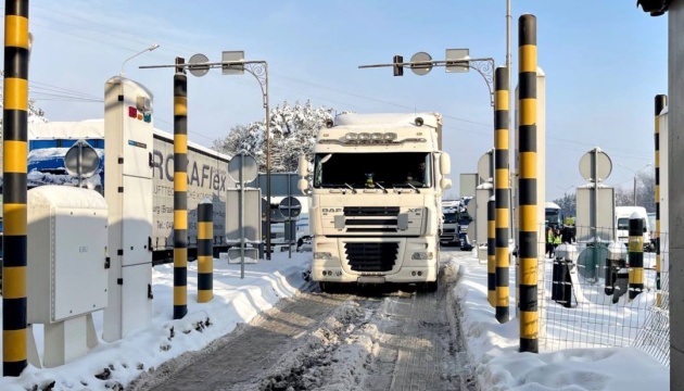 На пункті пропуску з Польщею запрацювала електронна черга для вантажівок