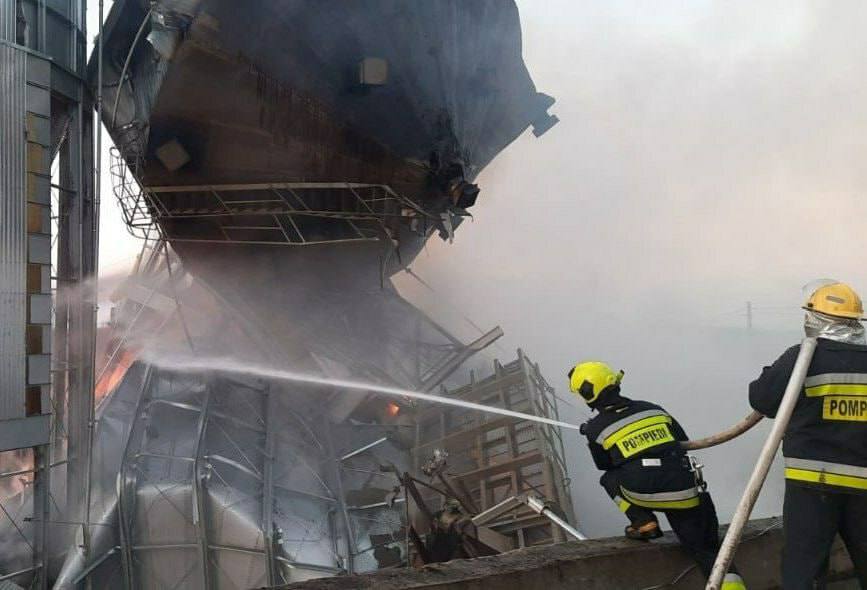 У молдавському порту Джурджулешт обрушився і згорів елеватор із понад 1 тис. т. зерна