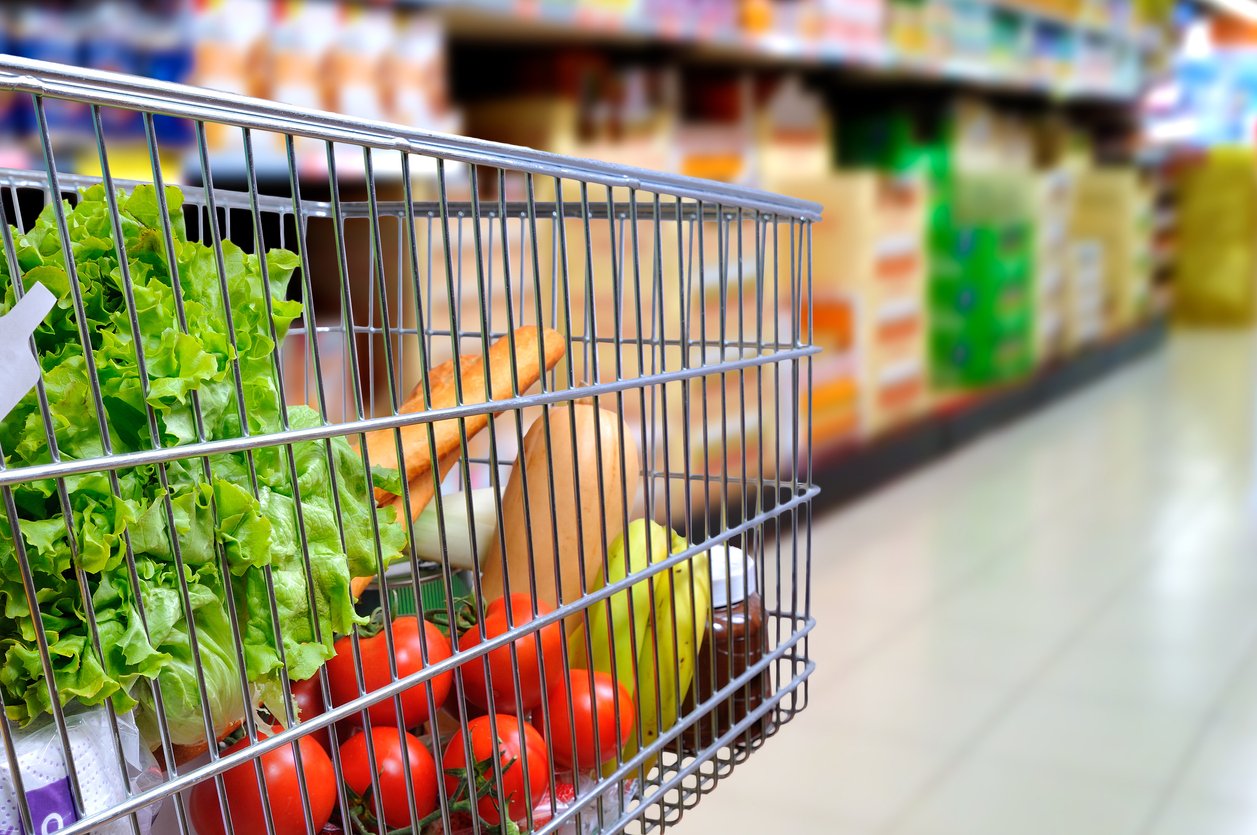 Гречка дешевшає, овочі дорожчають: як змінилися ціни на продукти