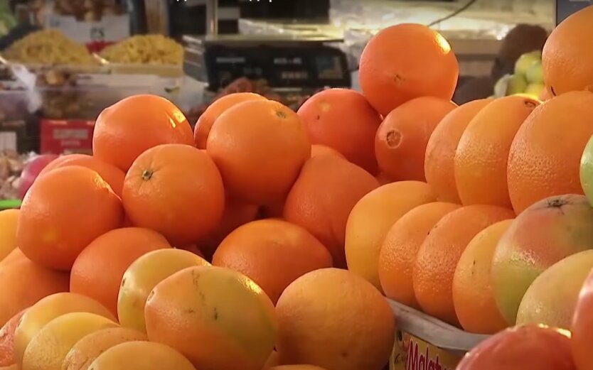 Як змінилися ціни на фрукти: скільки коштують апельсини, мандарини та банани
