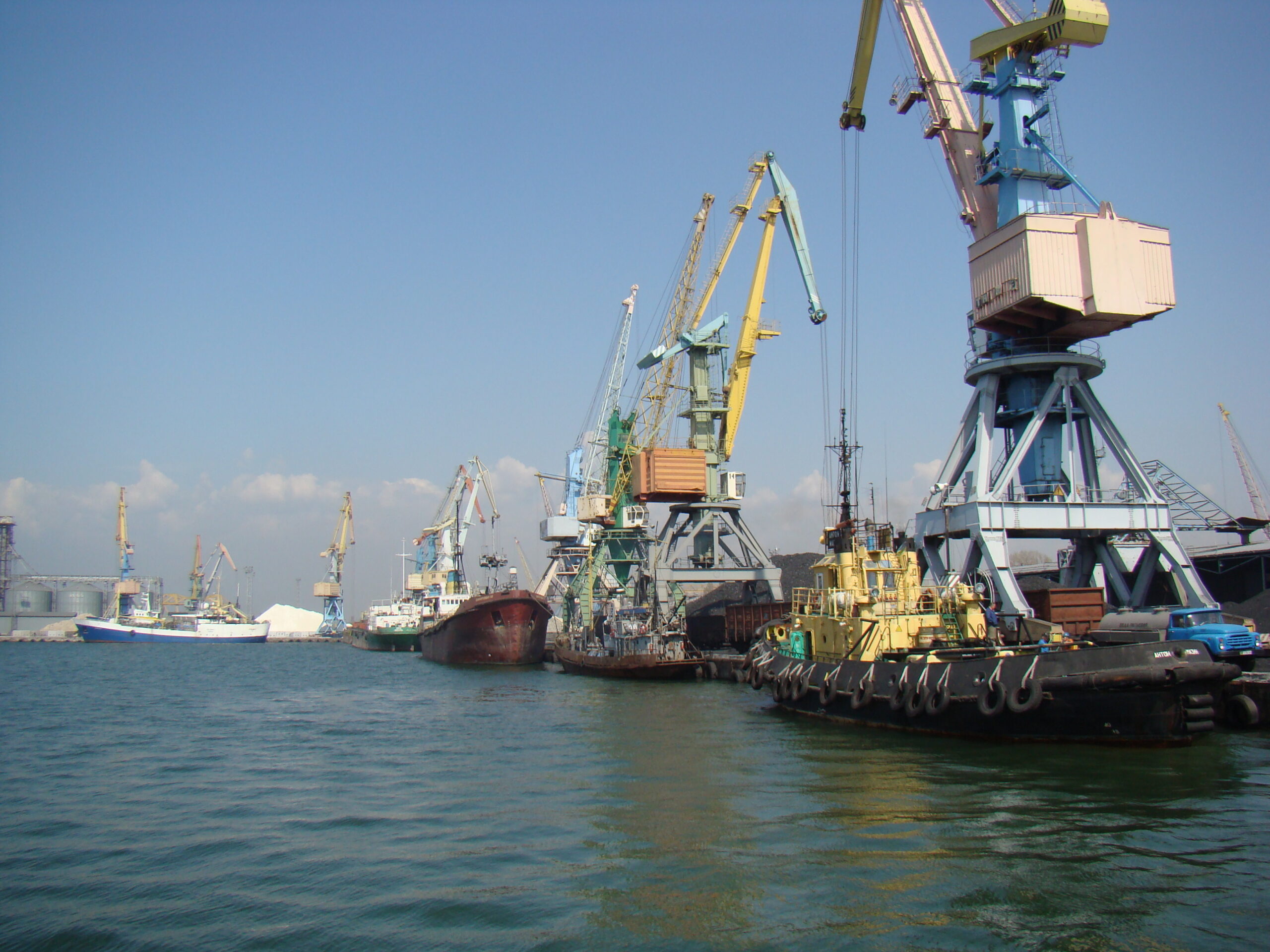 Через порт Бердянська окупанти планують вивезти мільйон тонн зерна