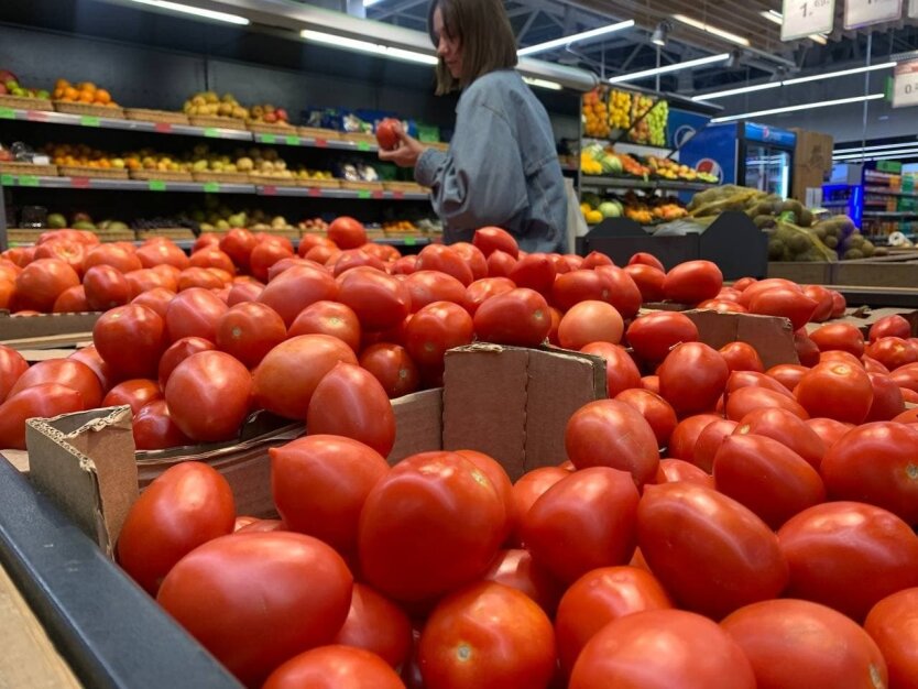 Супермаркети знизили ціни на огірки та помідори