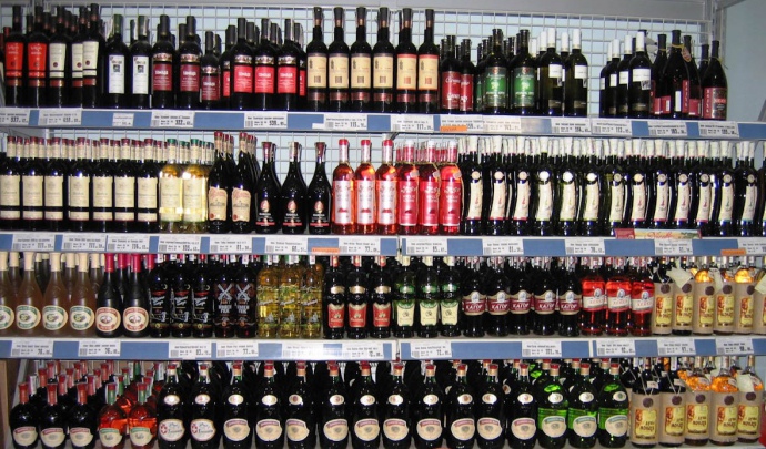В Україні дорожчає алкоголь: скільки коштують пиво, вино та горілка