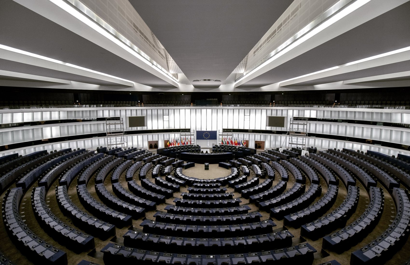 Європарламент продовжив безмитну торгівлю з Україною на рік