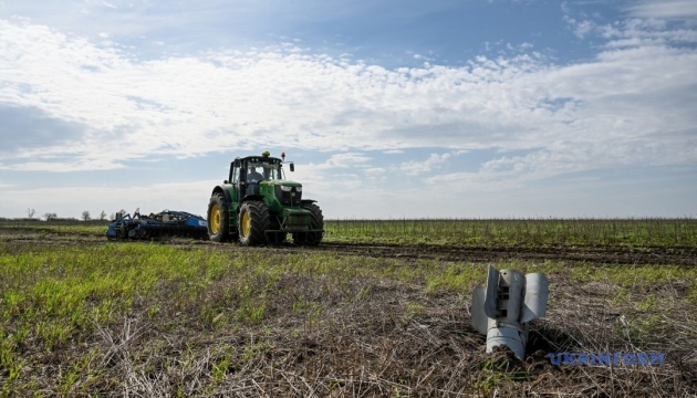 В ООН повідомили про запуск програми для українських фермерів: допоможуть з розмінуванням земель і купівлею продукції