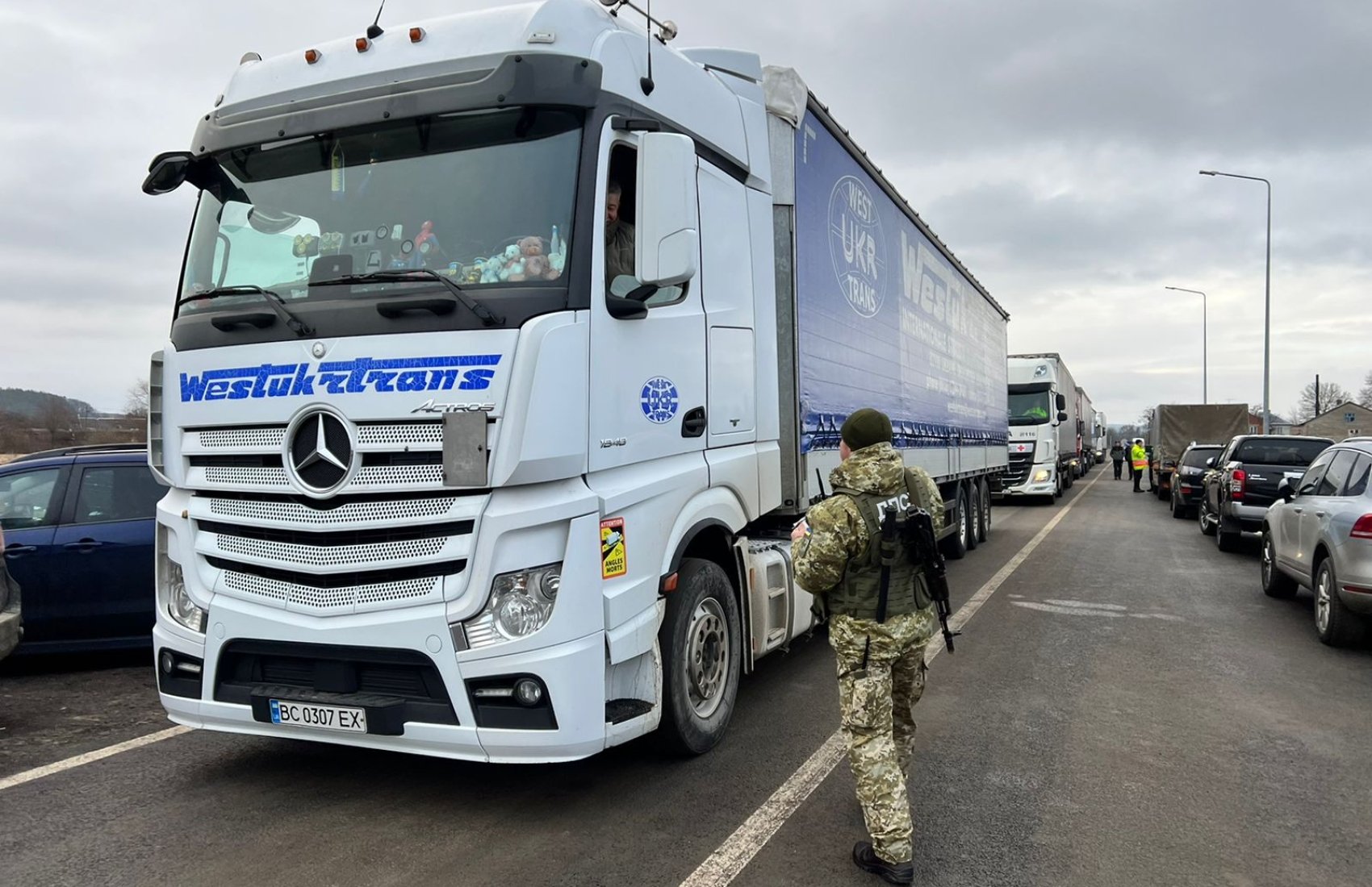 Уряд удосконалив процедуру перетину кордону водіями вантажних автомобілів