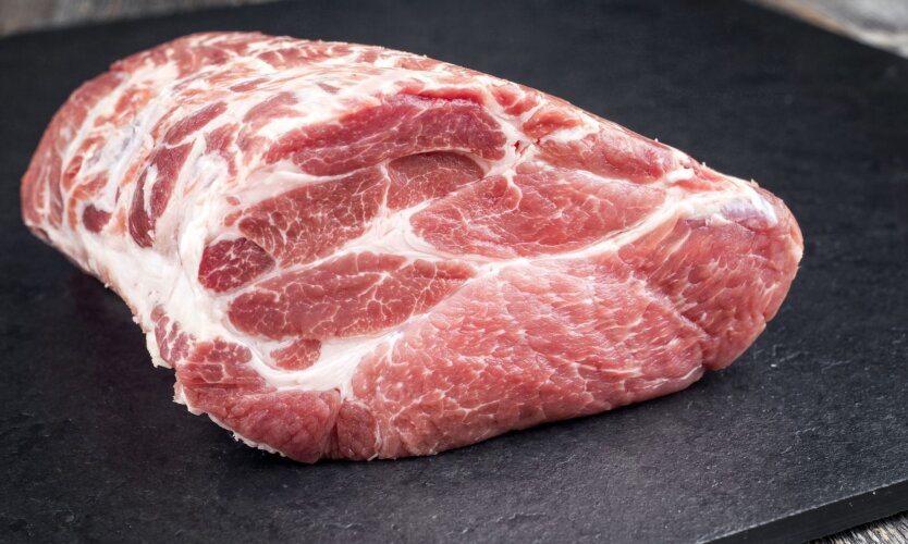 Супермаркети знову оновили ціни на свинину та сало: яка вартість