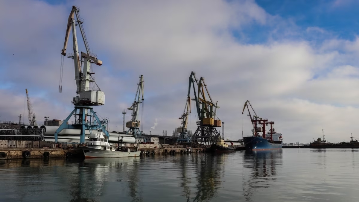 Росіяни нарощують обсяги крадіжок зерна з окупованих портів