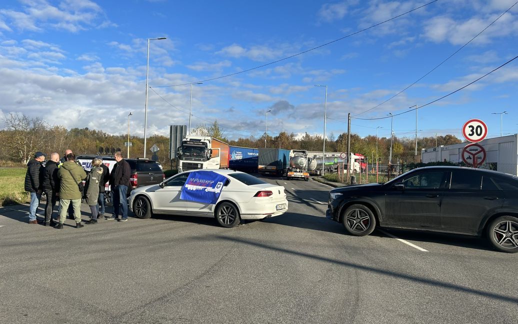 Перевізники Словаччини заблокували пункт пропуску на кордоні з Україною