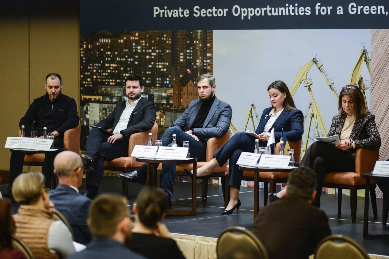 Приватні інвестиції відіграватимуть визначну роль у процесі відбудови та трансформації України