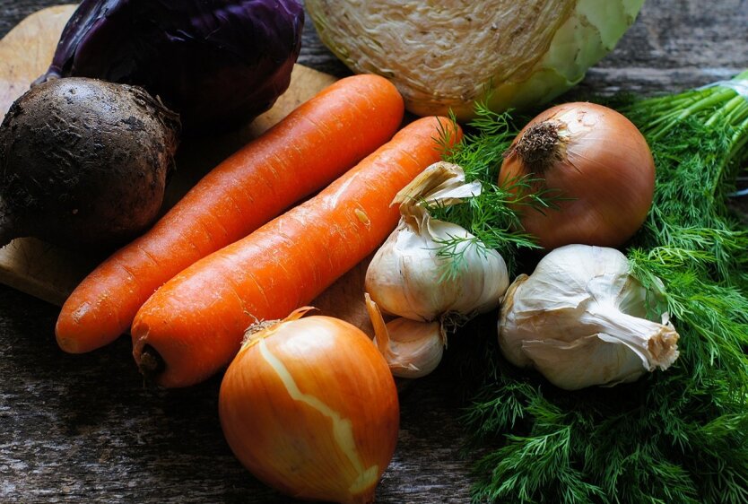 В Україні підскочили ціни на овочі борщового набору: скільки коштують картопля, капуста, цибуля, морква та буряк
