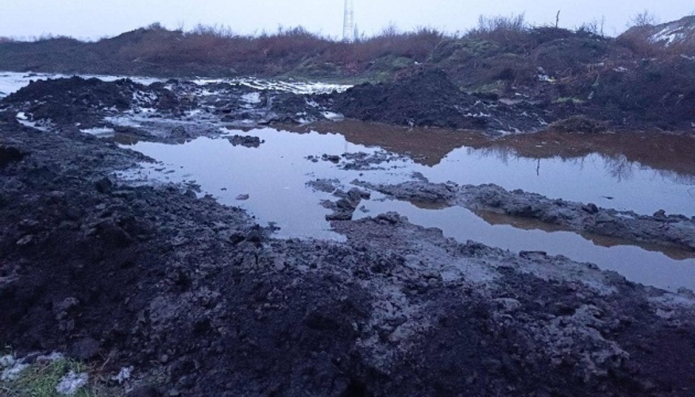 На Полтавщині обстежили забруднені відходами цукрозаводу земельні ділянки