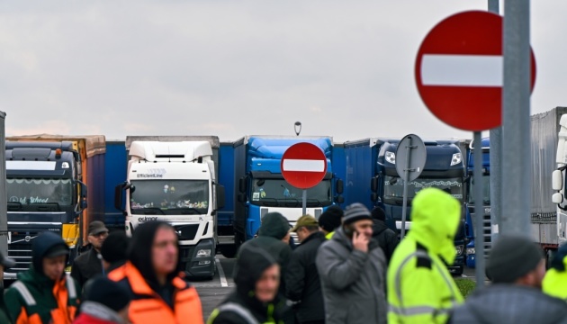 Уряд Польщі домовився з фермерами про призупинення протесту на КПП «Медика-Шегині»