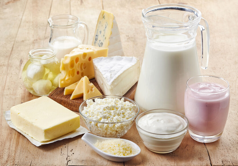 Супермаркети встановили нові ціни на молоко, сир та сметану