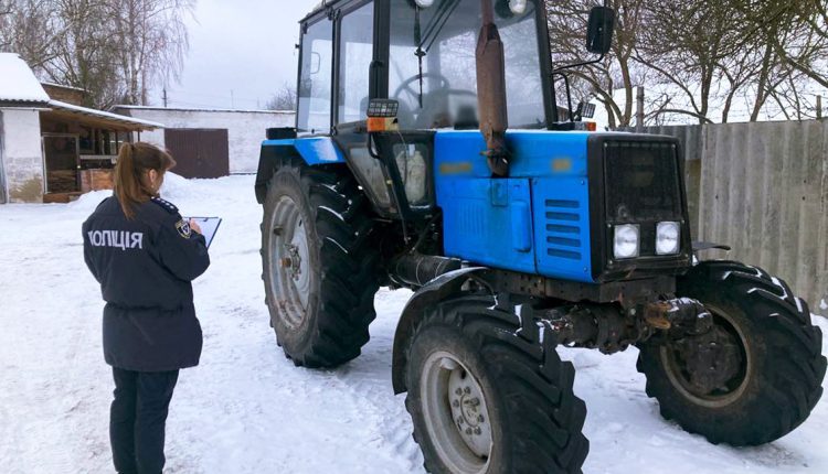 На Чернігівщині затримали чоловіків, яких підозрюють у вбивстві заради трактора