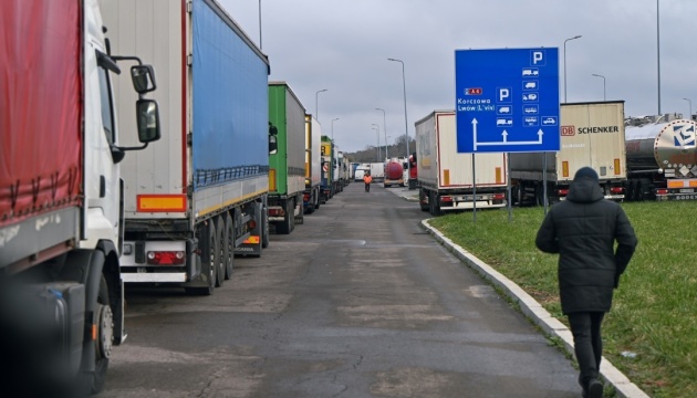 Польща хоче внести зміни до “транспортного безвізу” між ЄС та Україною