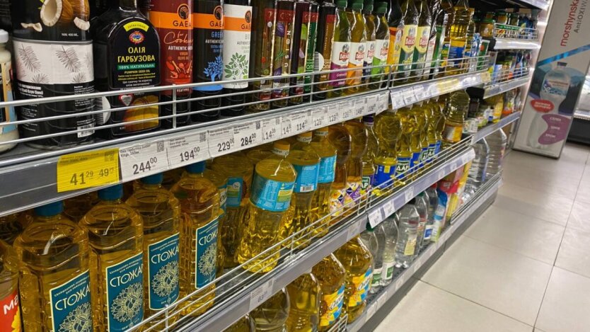 Українцям показали ціни на соняшникову олію, хліб та сіль