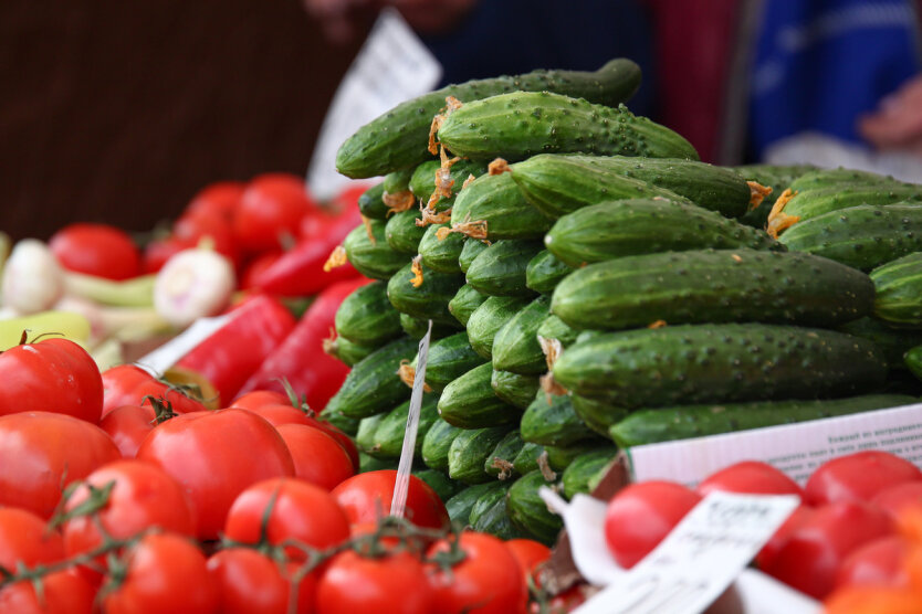 Як змінилися ціни на свіжі помідори та огірки у супермаркетах