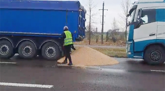 Компанія, чиї вантажівки пошкодили на польському кордоні, вимагатиме відшкодування