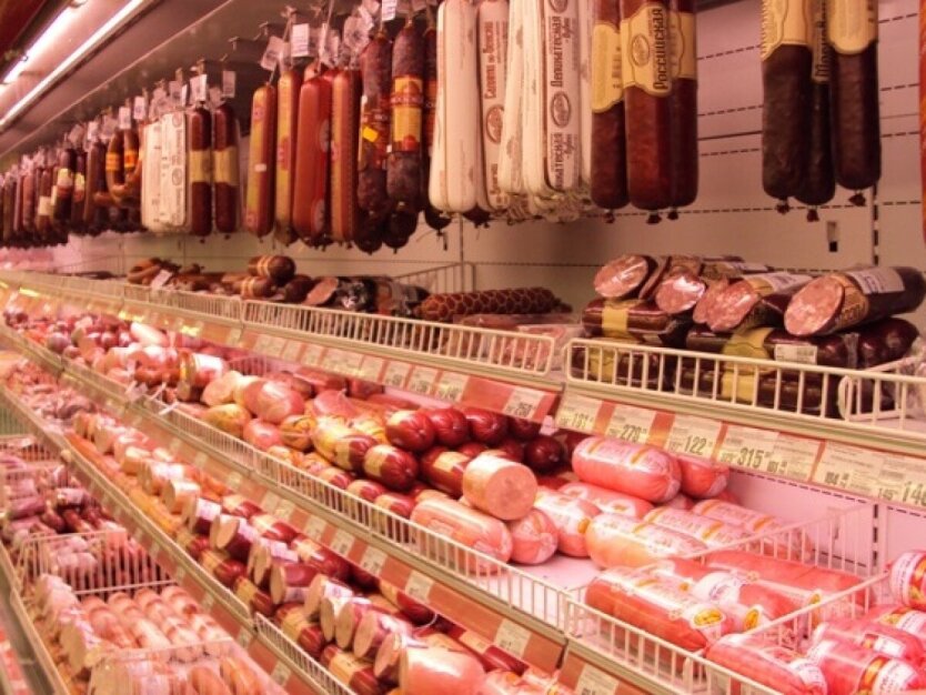 Супермаркети змінили ціни на бекон, ковбасу та сосиски у лютому