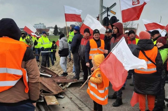 Польська залізниця вже зазнала збитків на 1,3 млн злотих через блокаду фермерів