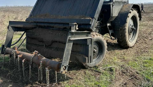 На Миколаївщині аграрії створили безпілотний трактор-розміновувач