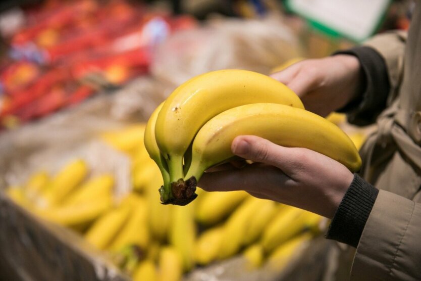 Як змінилися ціни на яблука та банани