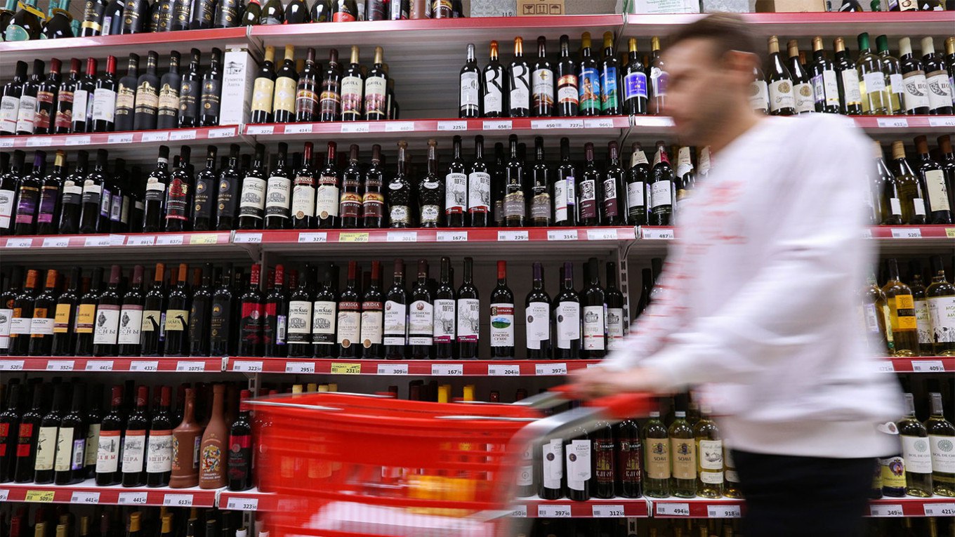Росіянам різко підвищать ціни на вино