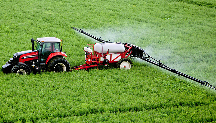 Аграріям нагадали про ризики утворення інсектицидного пилу