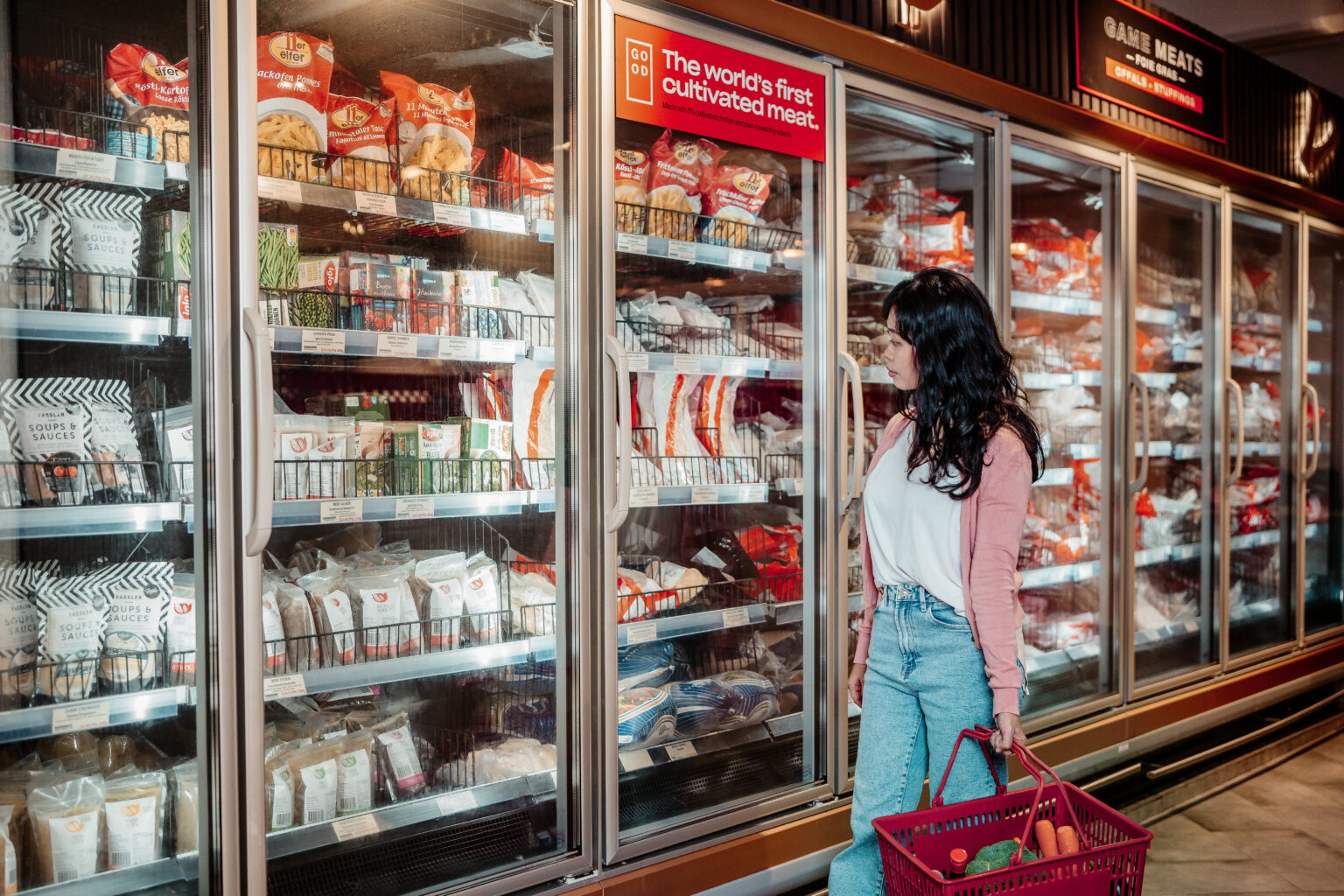 Лабораторне м’ясо вперше з’явилося у супермаркетах – по 200 гривень за упаковку